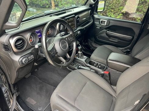 Used 2019 Jeep Wrangler Unlimited Sport S AWD/4WD image 18