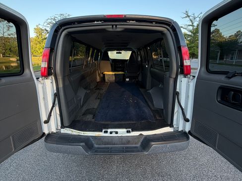 Used 2017 Chevrolet Express 3500 LT w/ LT Preferred Equipment Group RWD image 10