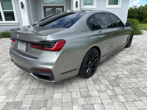 Used 2022 BMW 740i w/ M Sport Package RWD image 11