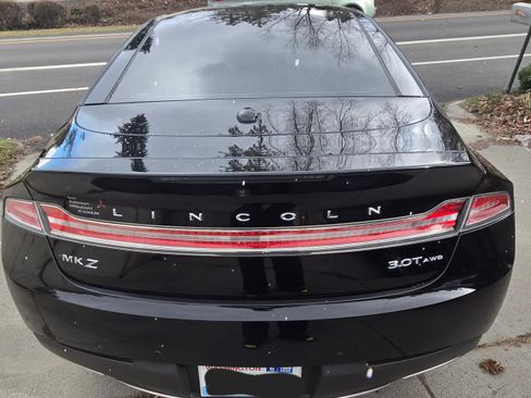 Used 2017 Lincoln MKZ Reserve w/ Technology Package image 9