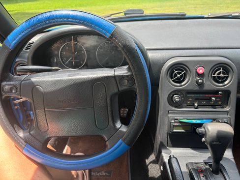 Used 1992 MAZDA MX-5 Miata RWD image 13