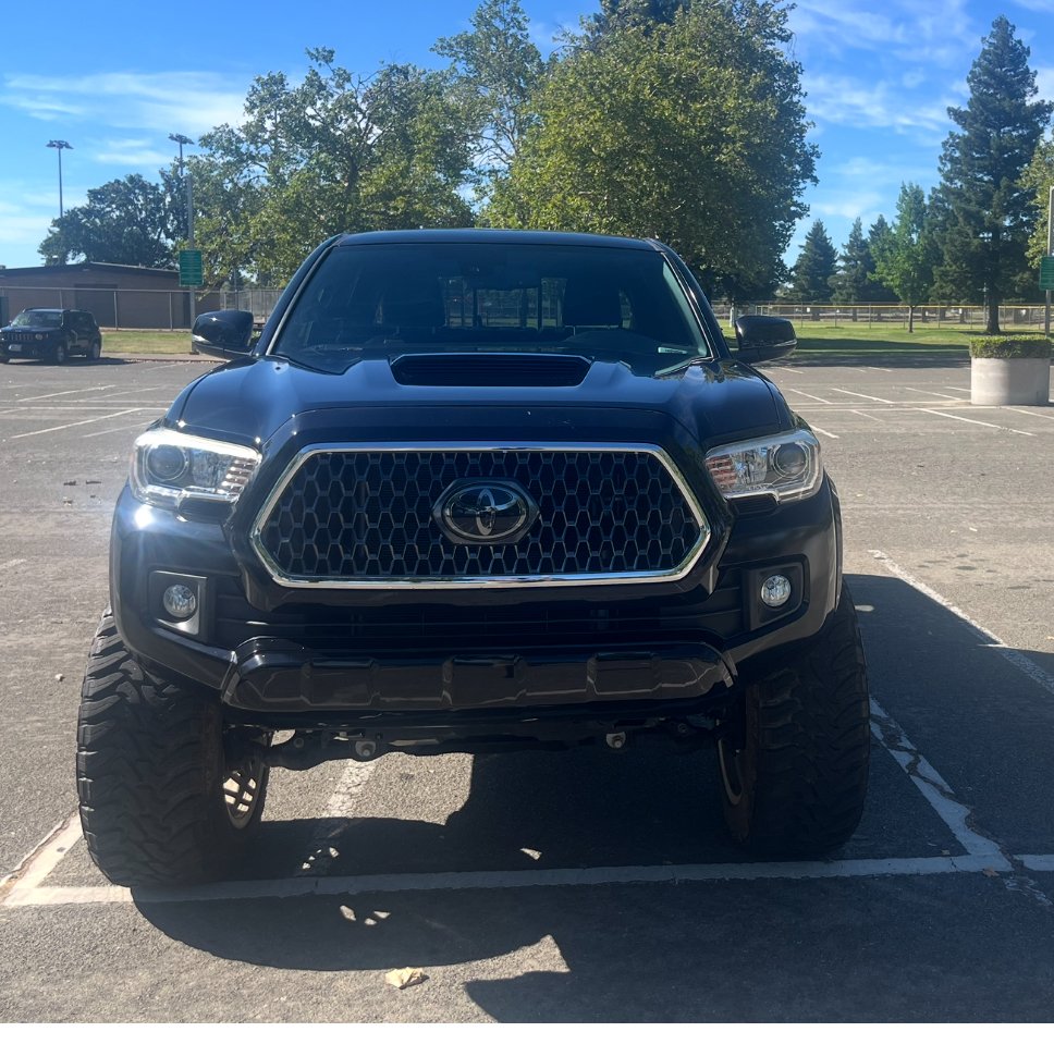 Used 2018 Toyota Tacoma TRD Sport AWD/4WD image 2