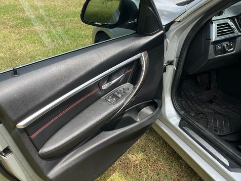 Used 2017 BMW 330i Sedan RWD image 6