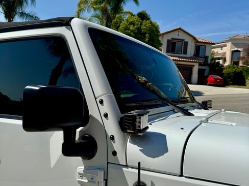 Used 2017 Jeep Wrangler Unlimited Sahara w/ Connectivity Group image 12