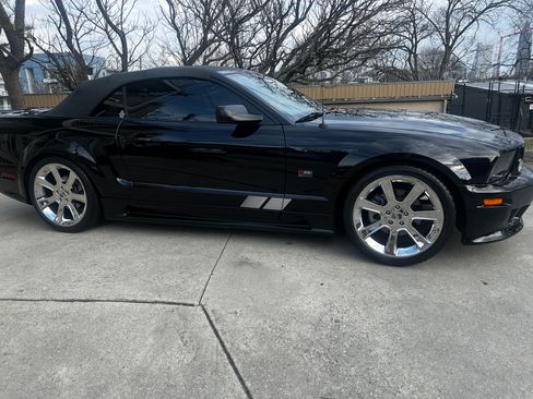 Used 2005 Ford Mustang GT Premium image 13