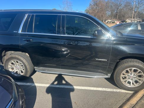 Used 2017 GMC Yukon SLT image 2