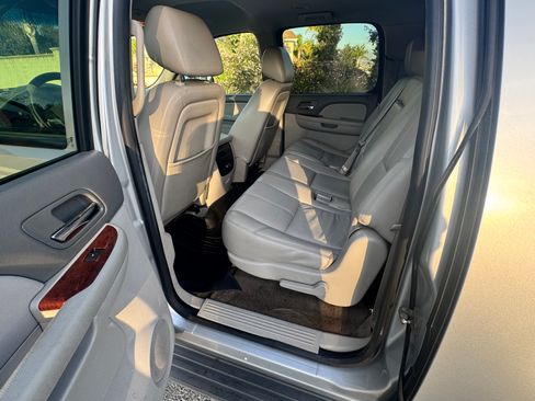 Used 2014 GMC Yukon XL SLT image 9