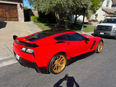 Used 2015 Chevrolet Corvette Z06 w/ 2LZ Preferred Equipment Group image 1