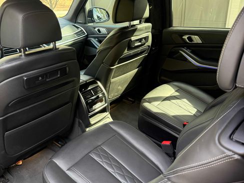 Used 2020 BMW X7 M50i image 4