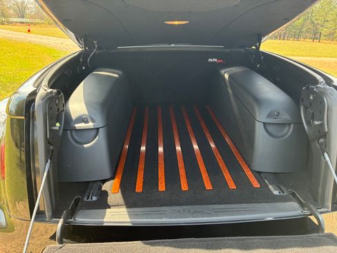 Used 2004 Chevrolet SSR w/ Preferred Equipment Group image 6