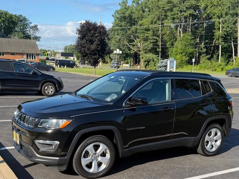 Used 2019 Jeep Compass Latitude w/ Popular Equipment Group FWD image 5