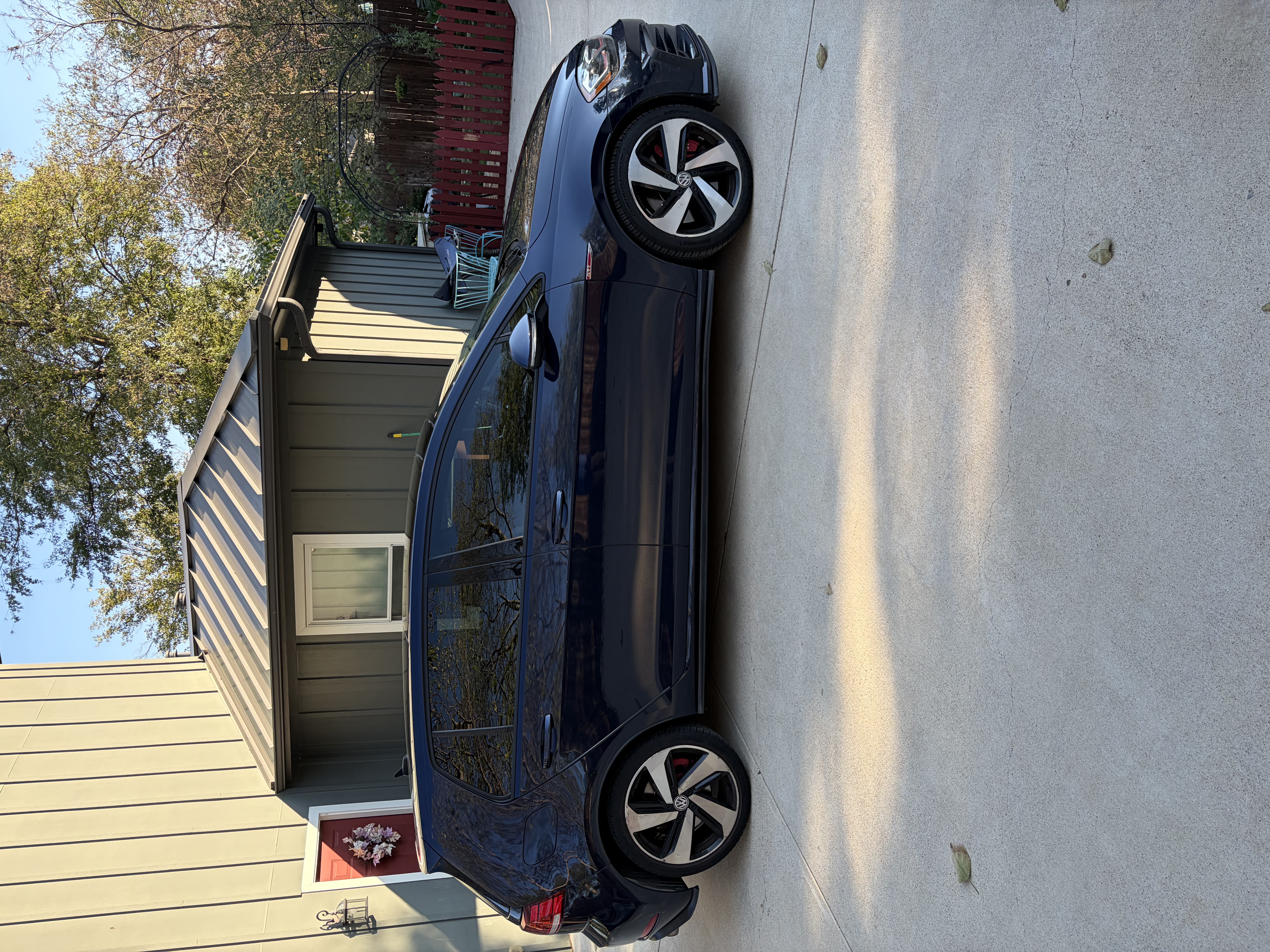 Used 2018 Volkswagen GTI SE w/ SE Leather Package FWD image 2
