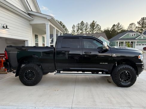 Used 2024 RAM 2500 Laramie w/ Sport Appearance Package image 22