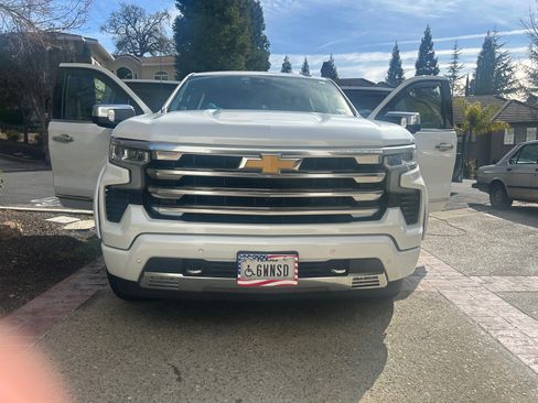 Used 2024 Chevrolet Silverado 1500 High Country w/ Technology Package image 9
