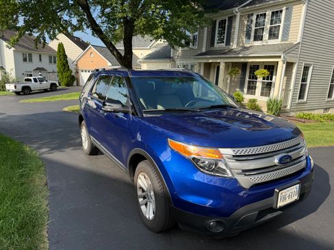 Used 2015 Ford Explorer XLT w/ Equipment Group 202A AWD/4WD image 5