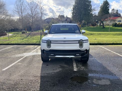 Used 2022 Rivian R1T Adventure image 4