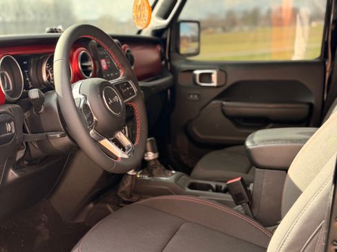 Used 2023 Jeep Wrangler Unlimited Rubicon image 14