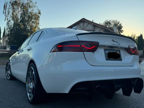 Used 2019 Jaguar XE image 2