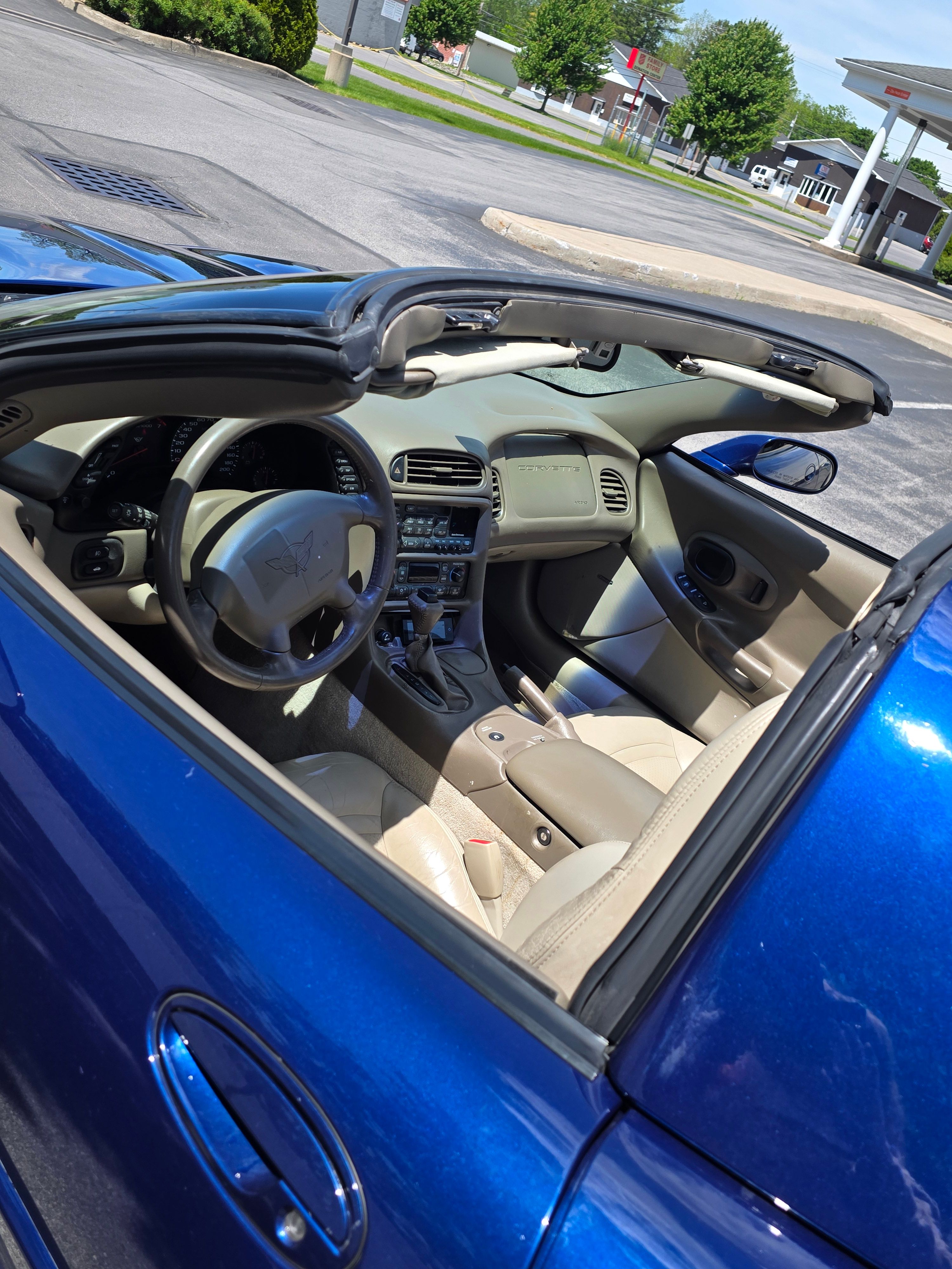 Used 2004 Chevrolet Corvette Coupe w/ Preferred Equipment Group RWD image 5