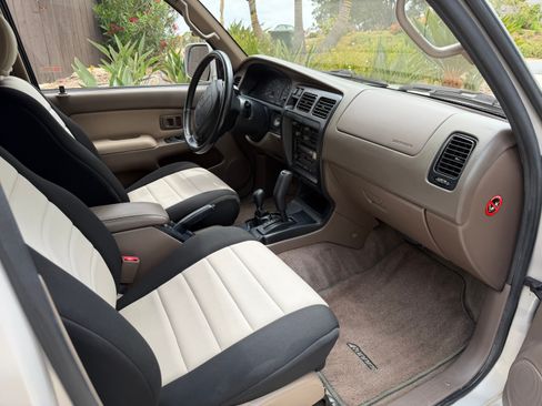 Used 1996 Toyota 4Runner SR5 AWD/4WD image 11