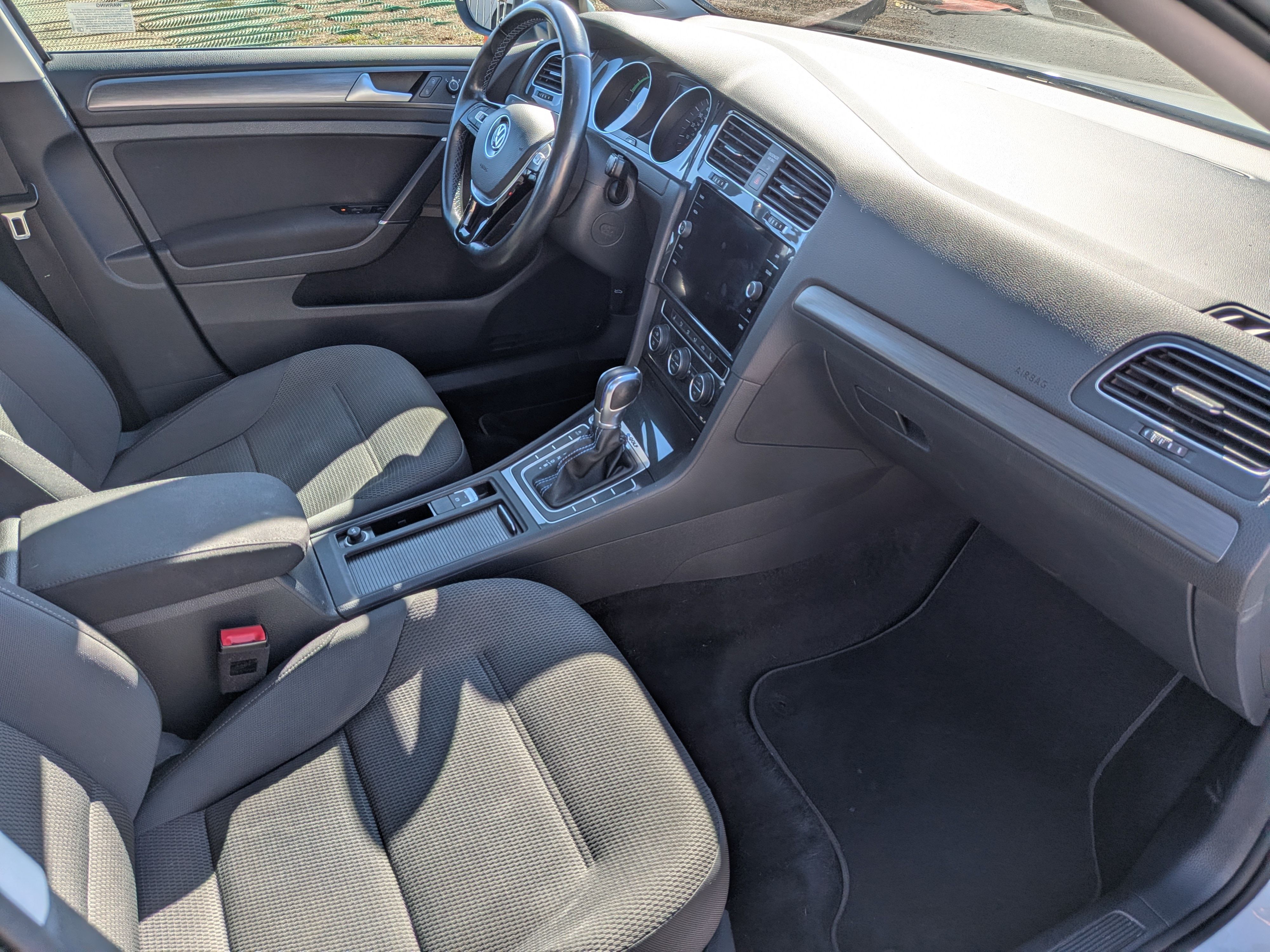 Used 2019 Volkswagen e-Golf SE w/ Driver Assistance Package FWD image 27