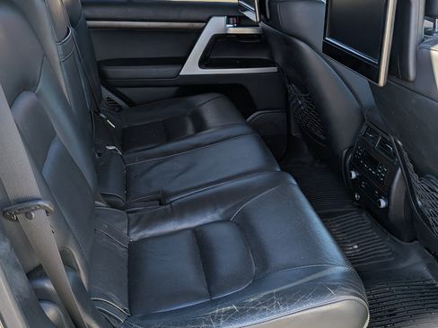 Used 2016 Toyota Land Cruiser Sport Utility 4D image 10