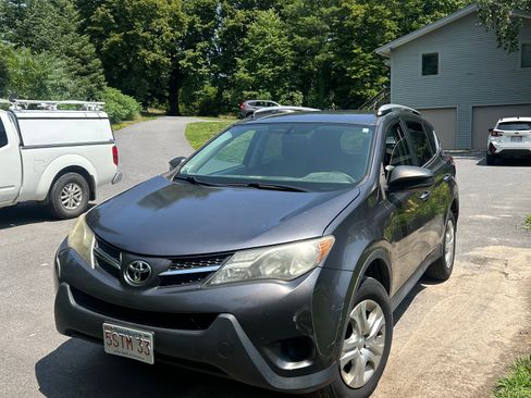 Used 2013 Toyota RAV4 LE AWD/4WD image 1