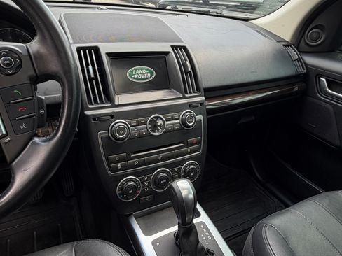 Used 2014 Land Rover LR2 HSE AWD/4WD image 9