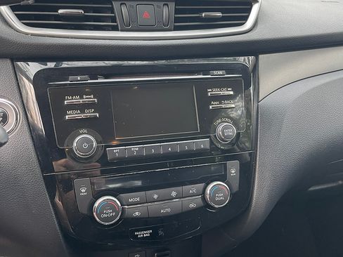 Used 2015 Nissan Rogue SV image 10