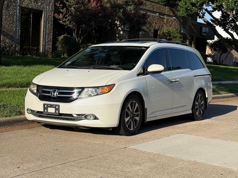 Used 2014 Honda Odyssey Touring image 2