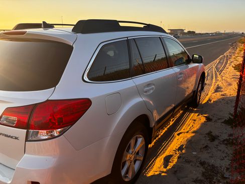 Used 2013 Subaru Outback 2.5i Limited w/ Moonroof Pkg image 4