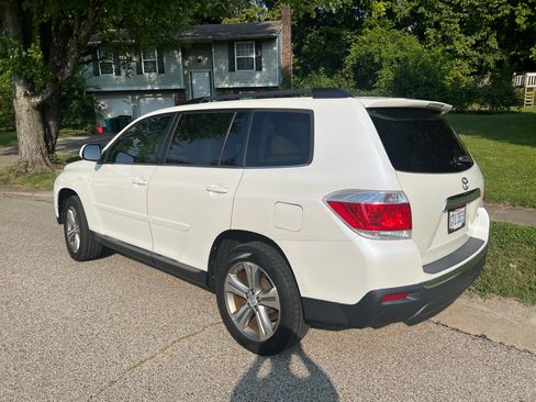 Used 2012 Toyota Highlander SE w/ Tow Pkg AWD/4WD image 9