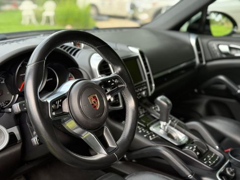 Used 2016 Porsche Cayenne AWD/4WD image 2