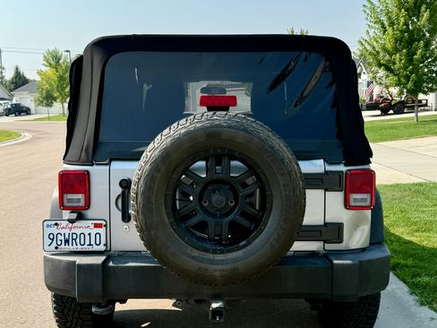 Used 2015 Jeep Wrangler Sport AWD/4WD image 4