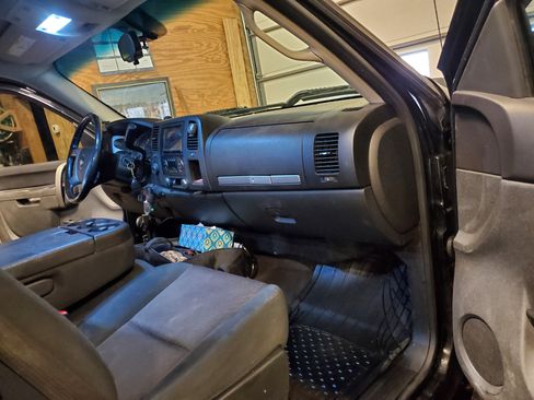 Used 2010 Chevrolet Silverado 2500 LT w/ Interior Plus Package image 8