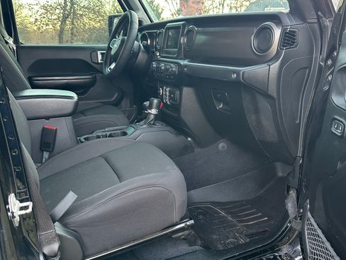 Used 2020 Jeep Gladiator Sport w/ Quick Order Package 24S image 5