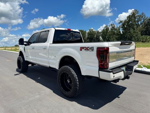 Used 2019 Ford F250 Platinum w/ Platinum Ultimate Package AWD/4WD image 4