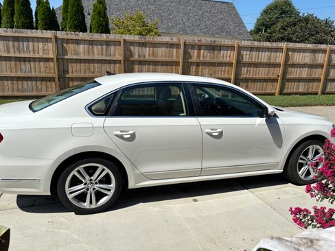 Used 2014 Volkswagen Passat 1.8T SEL Premium FWD image 8