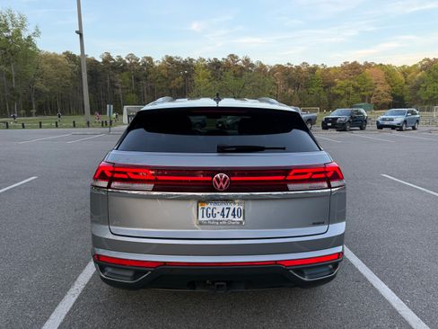 Used 2024 Volkswagen Atlas Cross Sport SE image 15