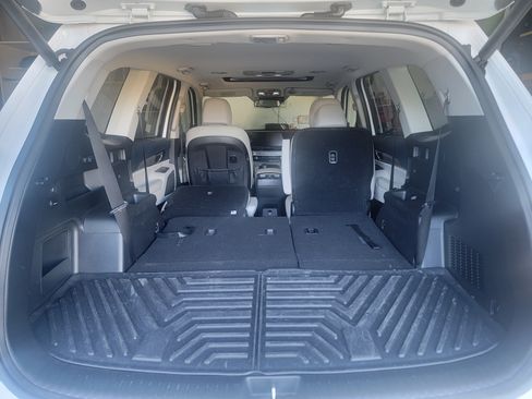 Used 2025 Kia Telluride EX w/ EX Captain's Chair Package image 13