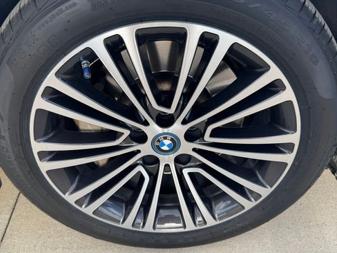 Used 2019 BMW 530e w/ Convenience Package RWD image 16