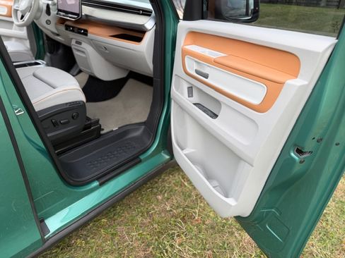 Used 2025 Volkswagen ID. Buzz 1st Edition image 17