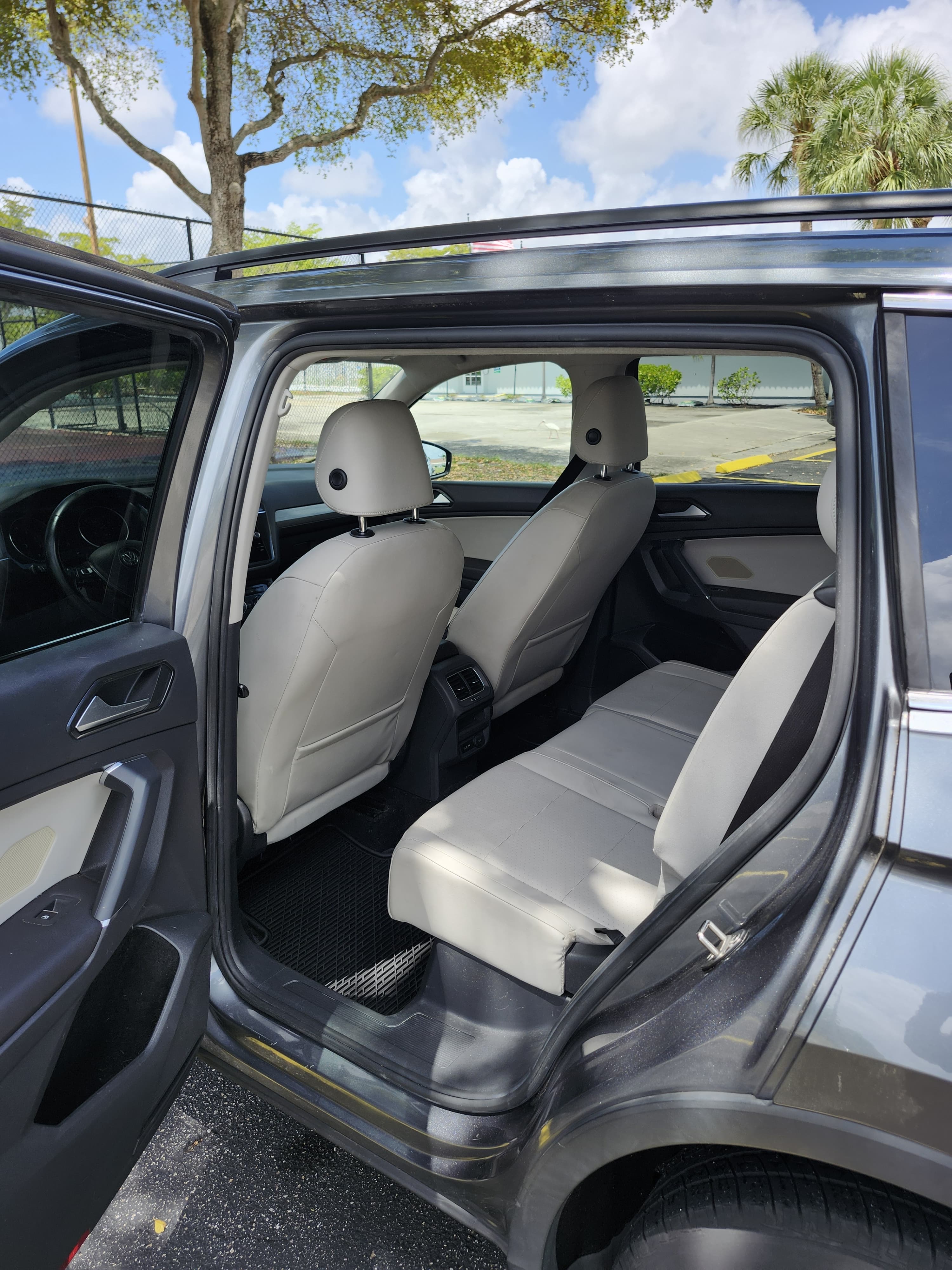 Used 2018 Volkswagen Tiguan SE FWD image 9