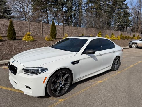 Used 2015 BMW M5 image 1