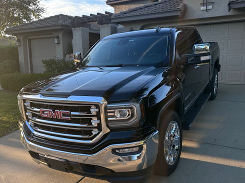 Used 2018 GMC Sierra 1500 SLT w/ Enhanced Driver Alert Package image 4