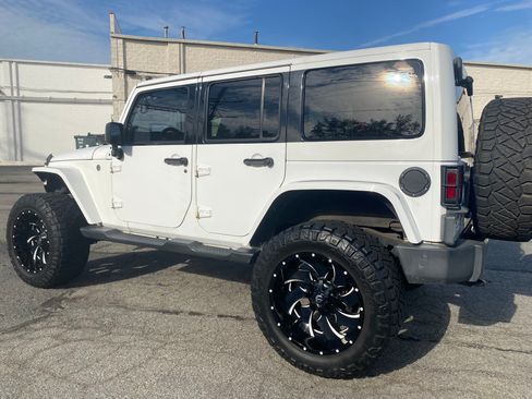 Used 2017 Jeep Wrangler Unlimited Sahara image 6
