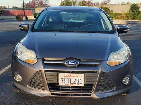 Used 2014 Ford Focus SE w/ Equipment Group 201A image 2
