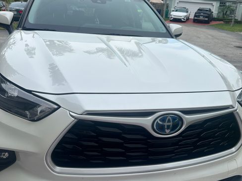 Used 2020 Toyota Highlander XLE FWD image 5