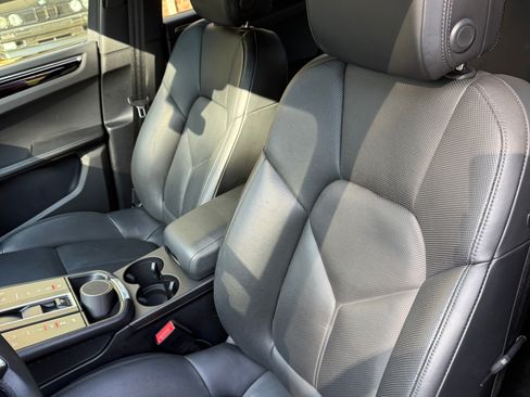 Used 2022 Porsche Macan S image 6