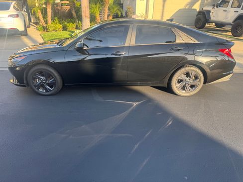 Used 2022 Hyundai Elantra SEL w/ Cargo Package FWD image 5